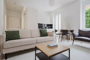 TV, stereo - Blueground | Enge, terrace, nr Lake Zurich (Zurich)