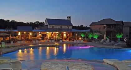 The Hollows at Lake Travis Retreat