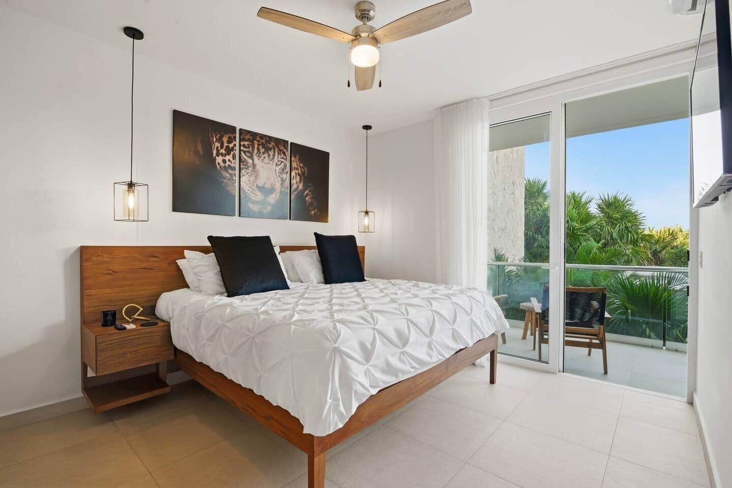 3 chambres, coffres-forts dans les chambres, fer et planche à repasser