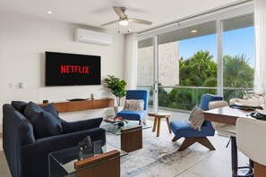 TV - Akumal Pearl Beach Access l 11 Pools l Beach Club (Akumal)