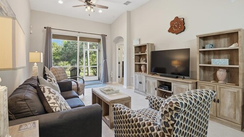 Welcome to your South Naples getaway!