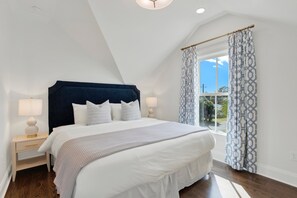 6 bedrooms, iron/ironing board, free WiFi, bed sheets
