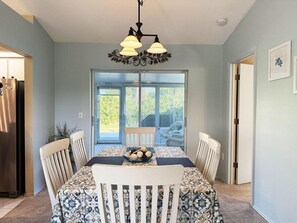 Dining - Peaceful 3BR Villa – Near Beaches & Golf (Englewood)