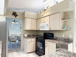 Fridge, microwave, oven, stovetop - Peaceful 3BR Villa – Near Beaches & Golf (Englewood)