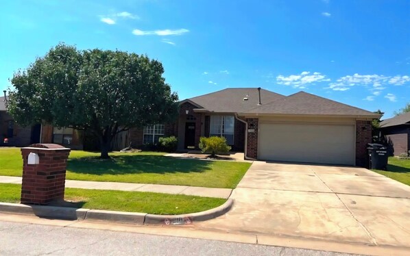 Exterior - Your Moore Getaway: Cozy Home + Private Pool (Moore)