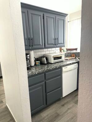 Fridge, microwave, oven, stovetop - Your Moore Getaway: Cozy Home + Private Pool (Moore)