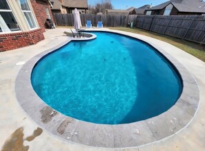 Outdoor pool - Your Moore Getaway: Cozy Home + Private Pool (Moore)