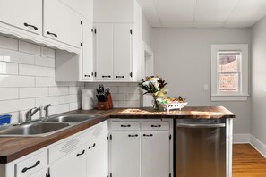 Micro-ondes, four, plaque de cuisson, lave-vaisselle