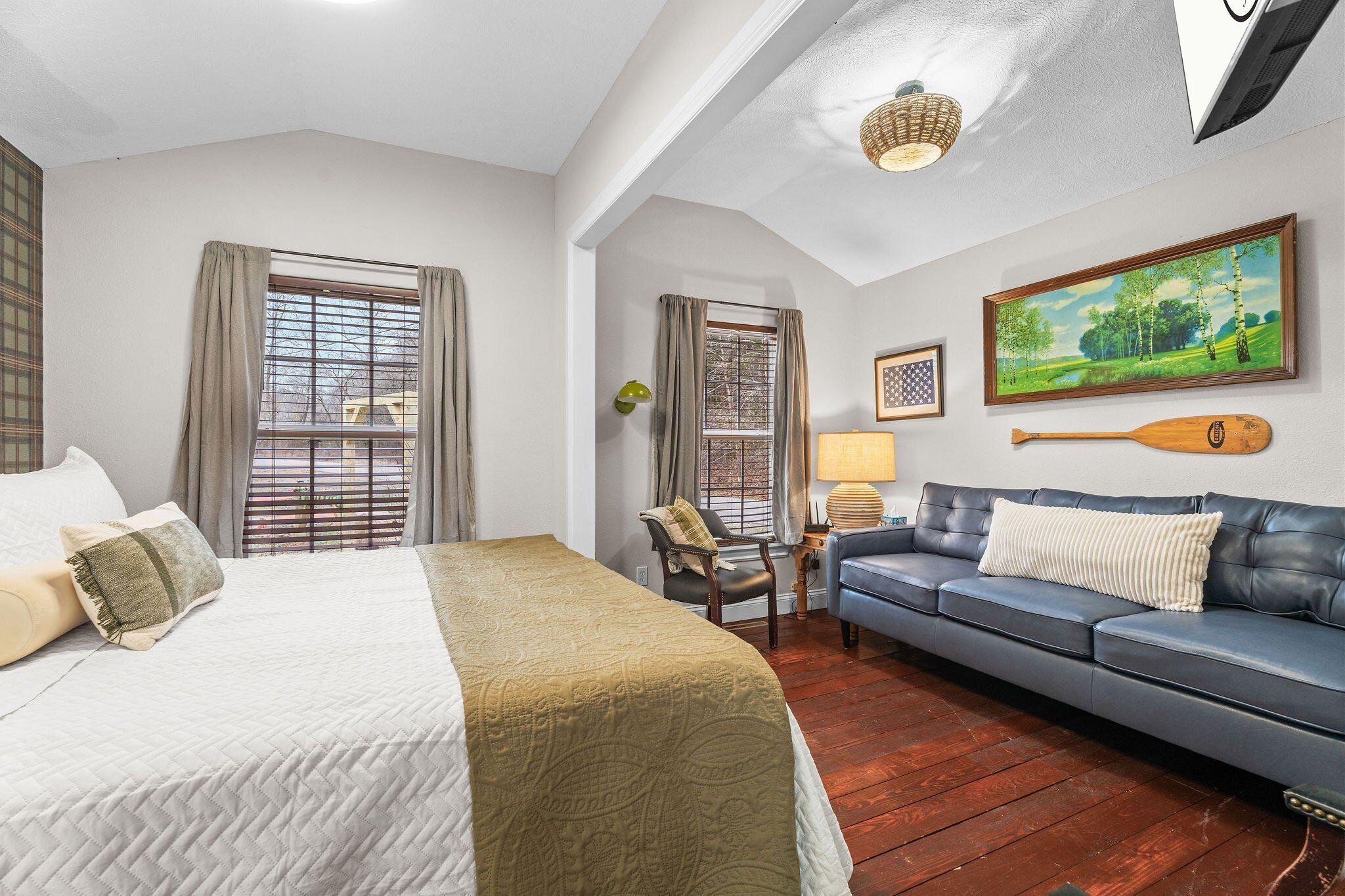 Iron/ironing board, free WiFi, bed sheets