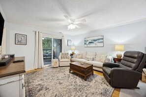 Smart TV, computer monitors - Adorable Walk to Beach Condo Amelia Island (Fernandina Beach)