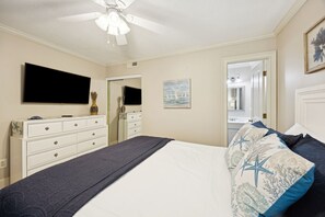 Iron/ironing board, free WiFi, bed sheets - Adorable Walk to Beach Condo Amelia Island (Fernandina Beach)