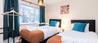 House - Sleeps 6/7 - Pets Ok - Parking - Garden