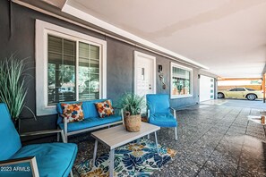 Terrace/patio - 3-bedroom house in brilliant Phoenix with cool AC and space to relax (Phoenix)