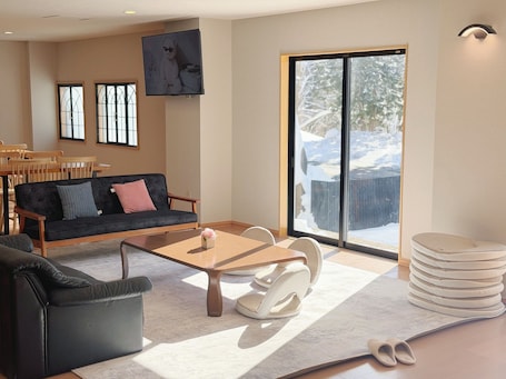 Lobby sitting area. Naeba Sunvalley Hotel