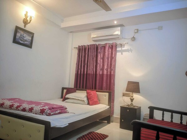 Deluxe Double Room, Balcony, City View | Free WiFi - Gazi Residential Hotel Chandpur (Chandpur)