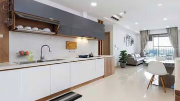 Presidential Room, 2 Bedrooms, Club Lounge Access, City View | Private kitchen | Full-size fridge, microwave, oven, stovetop
