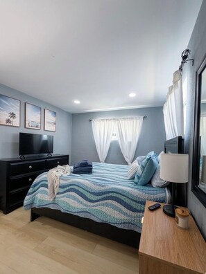 3 bedrooms, iron/ironing board, free WiFi, bed sheets - 3-bedroom house w/ carport!  Close to Beach and Speedway! Intracoastal access! (South Daytona)