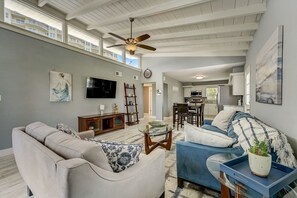 Smart TV - 3-bedroom house w/ carport! Close to Beach and Speedway! Intracoastal access! (South Daytona)