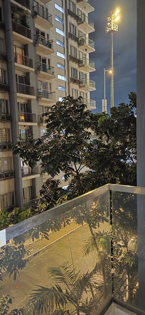 المنطقة المحيطة بالمنشأة