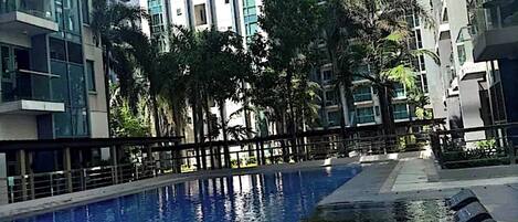 حمّام سباحة خارجي