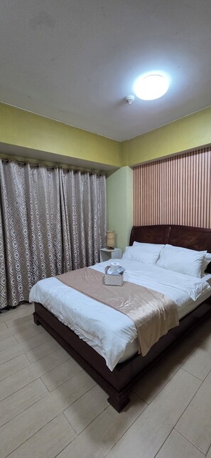 1 bedroom, iron/ironing board, free WiFi, bed sheets - Cozy Modern Studio Two Palm Tree Villas (Pasay City)