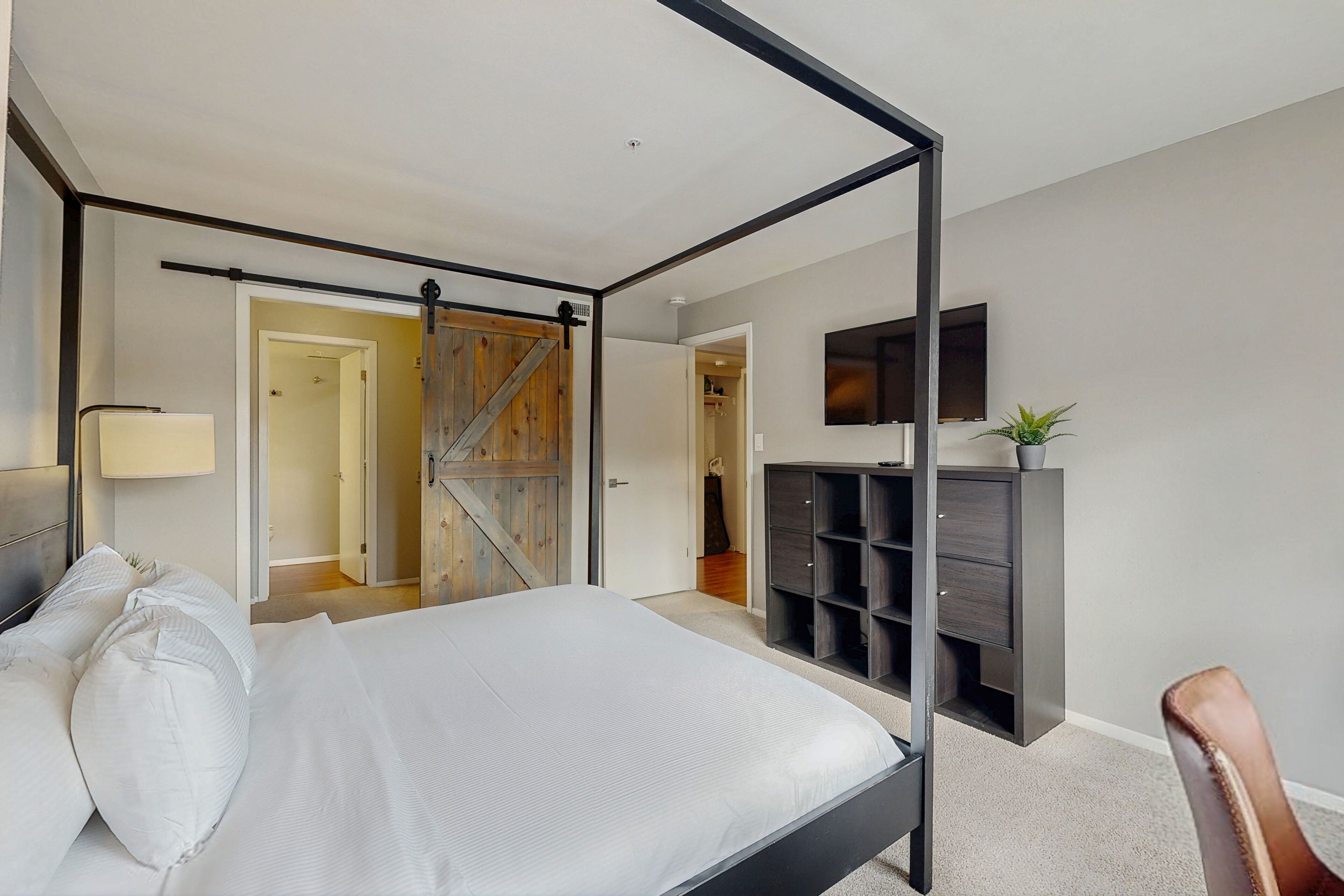 Bügeleisen/Bügelbrett, Internetzugang, Bettwäsche