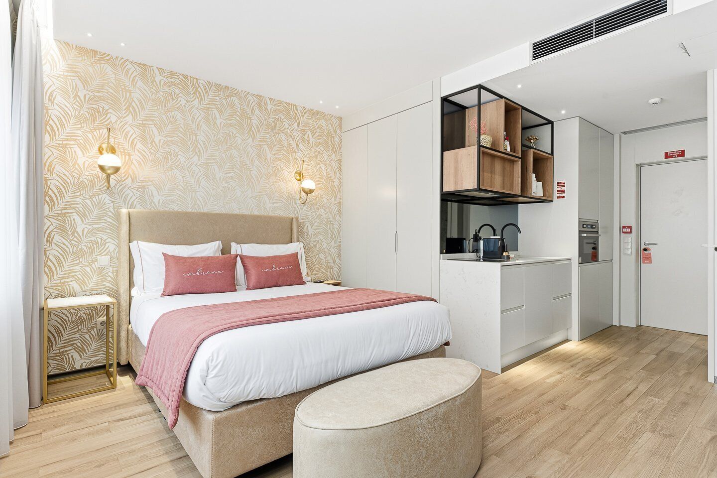 Iron/ironing board, internet, bed sheets