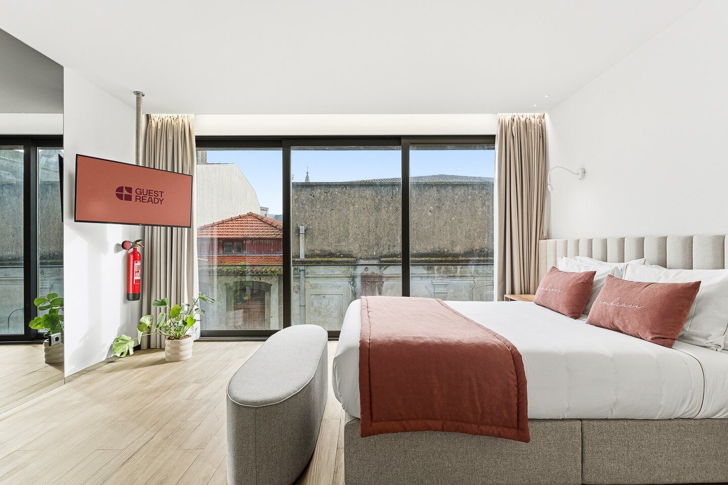 Iron/ironing board, internet, bed sheets