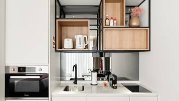 Fridge, microwave, oven, coffee/tea maker