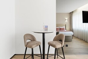 Dining - GuestReady -  Alma Invicta 'Douro II' (Porto)