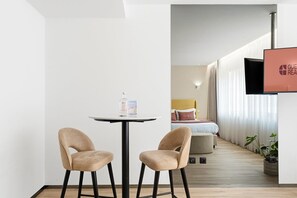 Iron/ironing board, Internet, bed sheets - GuestReady - Alma Invicta 'Casa da Música II' (Porto)