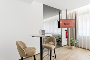 Dining - GuestReady - Alma Invicta 'Casa da Música II' (Porto)