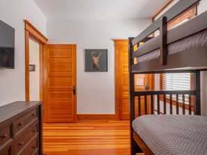 Skrivbord, strykjärn/strykbräda och wi-fi