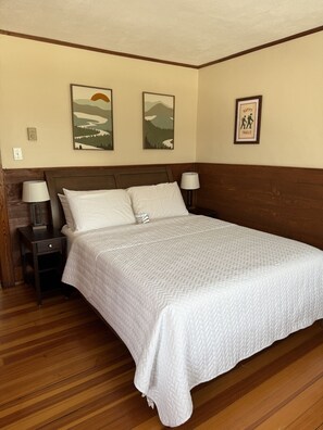 Desk, iron/ironing board, WiFi