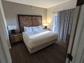 Desk, iron/ironing board, travel cot, WiFi - 1BR for 4 at Worldmark - The Village at Steamboat (Steamboat Springs)