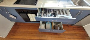 Private kitchen - Central Blenheim Character Bach - Kitchen, Laundry, BBQ (Blenheim)