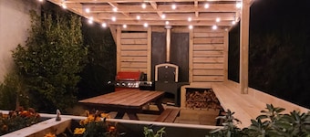 Central Blenheim Character House - Kitchen, Laundry, BBQ, Bikes