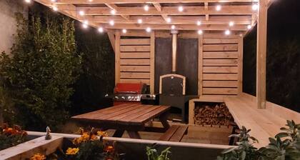 Central Blenheim Character House - Kitchen, Laundry, BBQ, Bikes