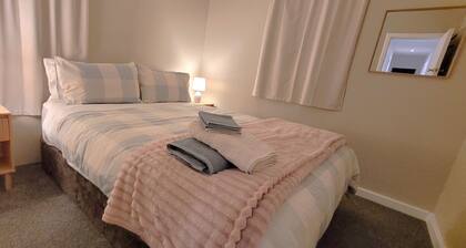 Central Blenheim Character House - Kitchen, Laundry, BBQ, Bikes