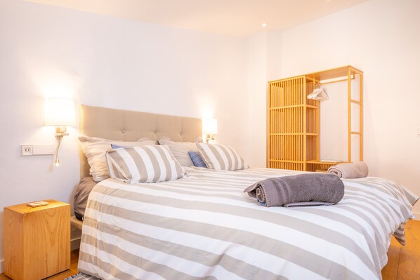 Bügeleisen/Bügelbrett, kostenloses WLAN, Bettwäsche