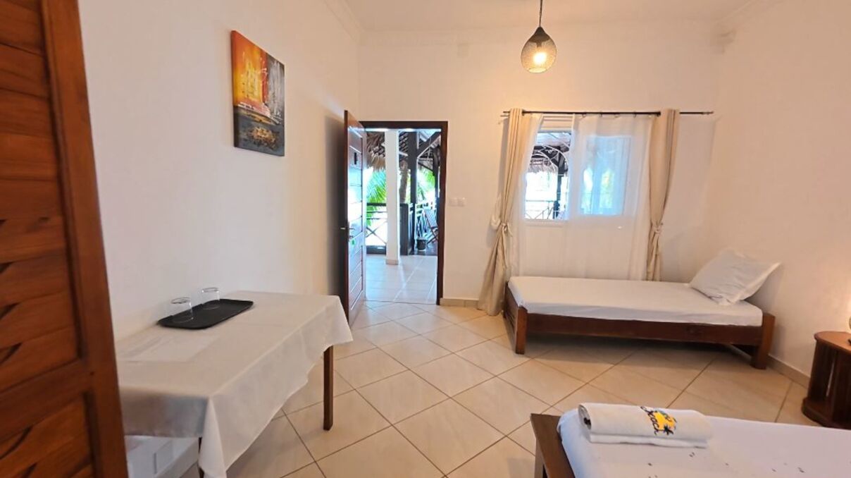 1 habitación, tabla de planchar con plancha, wifi y ropa de cama 