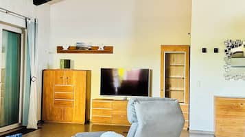 TV connectée, lecteur de DVD, livres, chaßne hi-fi