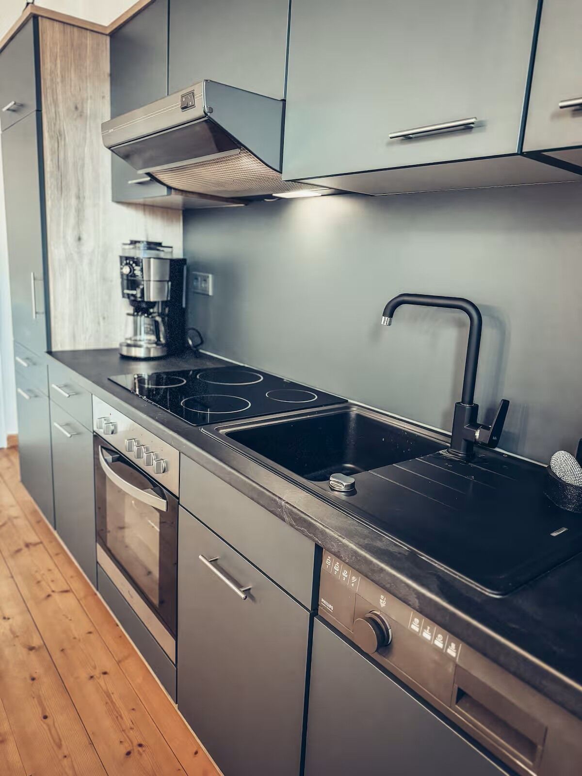 ثلاجة، ميكروويف، فرن، موقد طهي مسطح