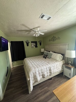 Iron/ironing board, internet - 3-bedroom house in lovely Bryan with cool AC for relaxing stays (Bryan)