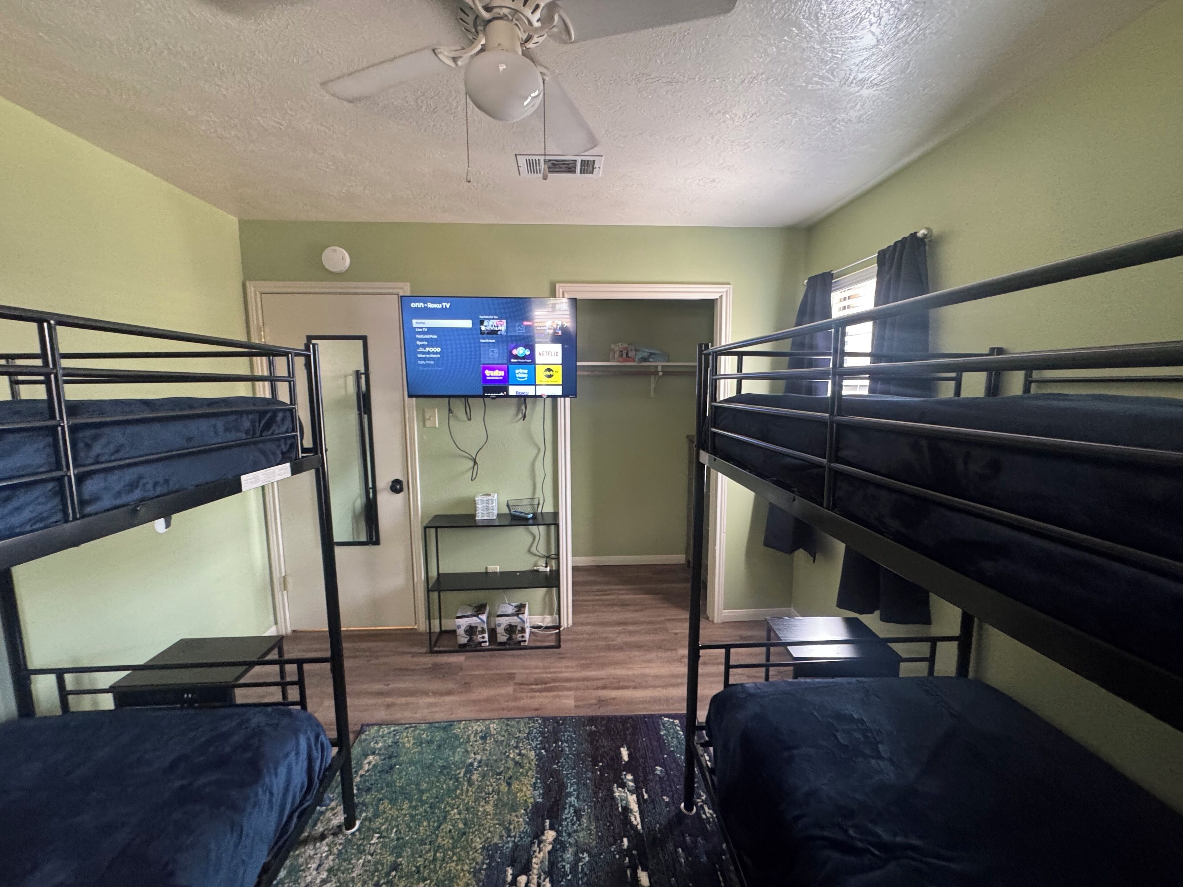 3 bedrooms, iron/ironing board, free WiFi, wheelchair access