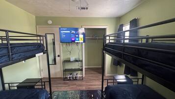 3 bedrooms, iron/ironing board, free WiFi, wheelchair access