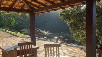 Café da manhã com buffet grátis todos os dias