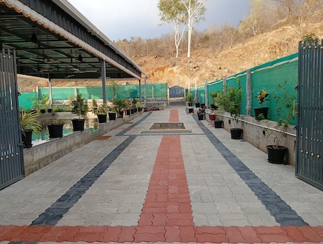 Terraza o patio. Sathyam Resorts