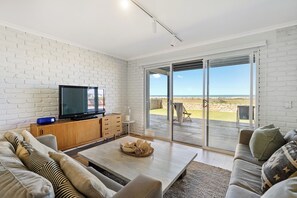 TV - The Espy Escape, Middleton. Beach front, Family Friendly (Middleton)
