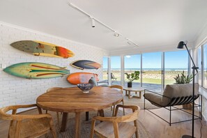 Dining - The Espy Escape, Middleton. Beach front, Family Friendly (Middleton)
